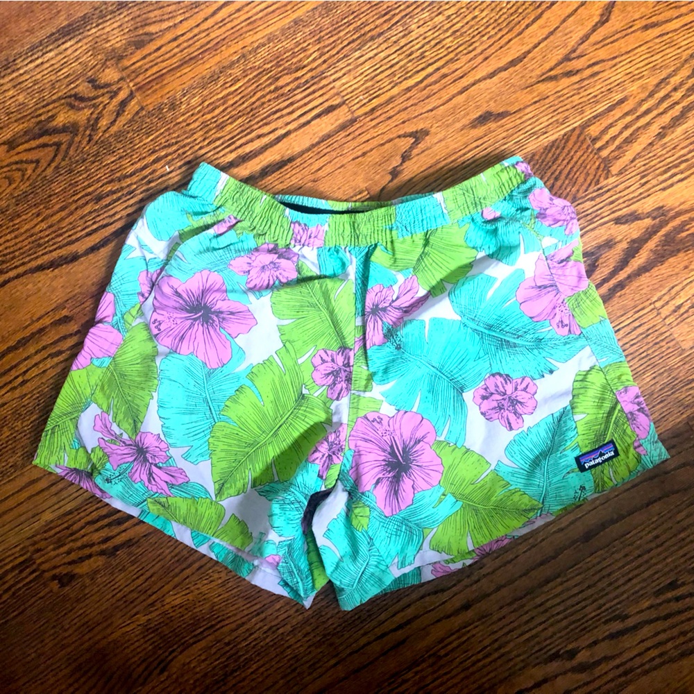 Patagonia Baggies. Size small. Excellent used condition.